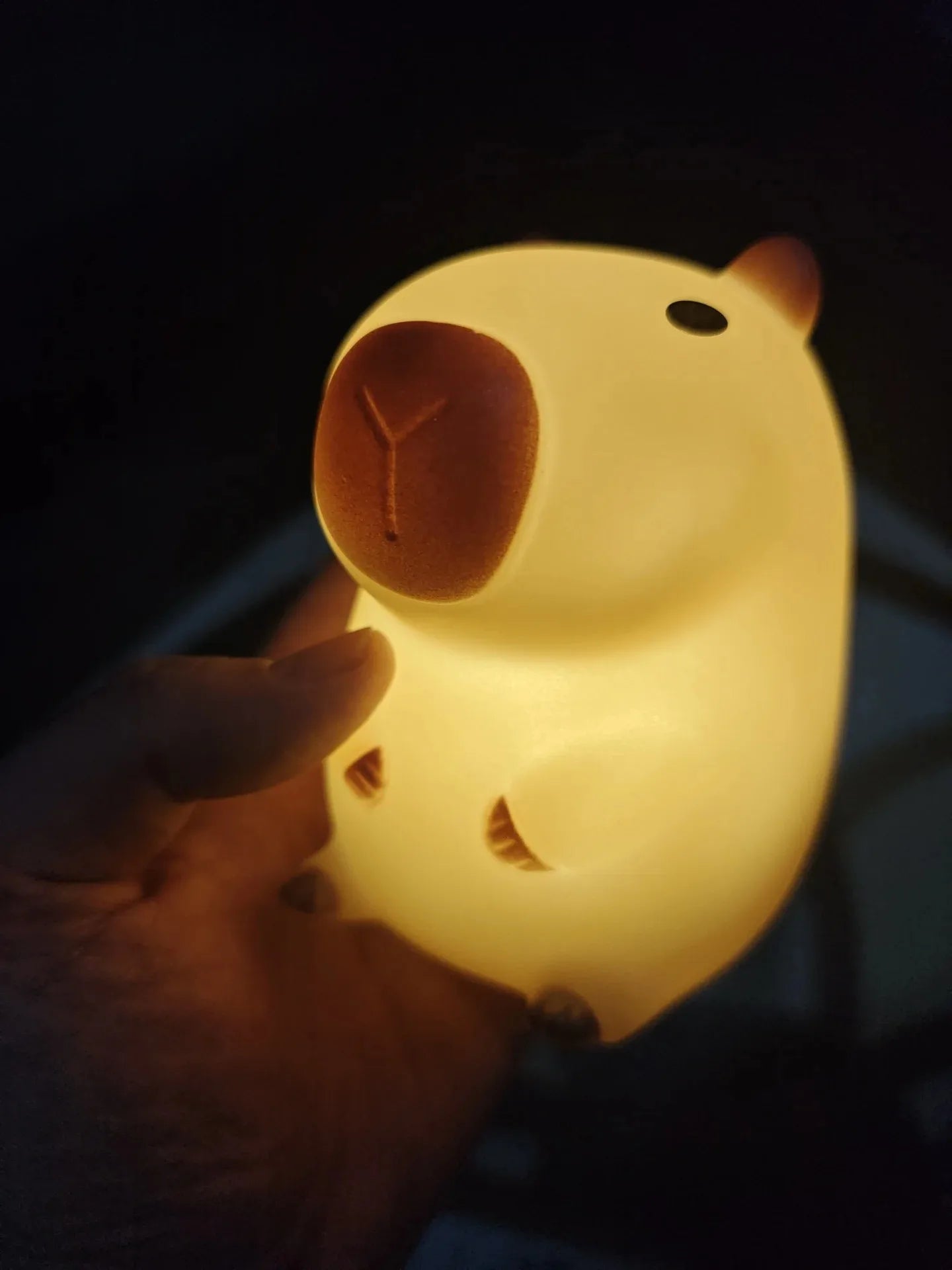 🌙 Lámpara Nocturna Capibara de Silicona | Luz LED Suave para Dormitorio
