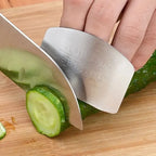 Protector de dedos para cortar alimentos.