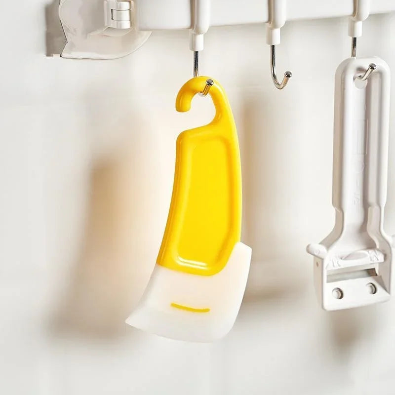 Espátula de silicona para limpieza de utensilios de cocina.