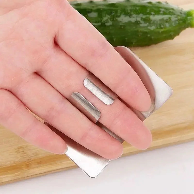 Protector de dedos para cortar alimentos.