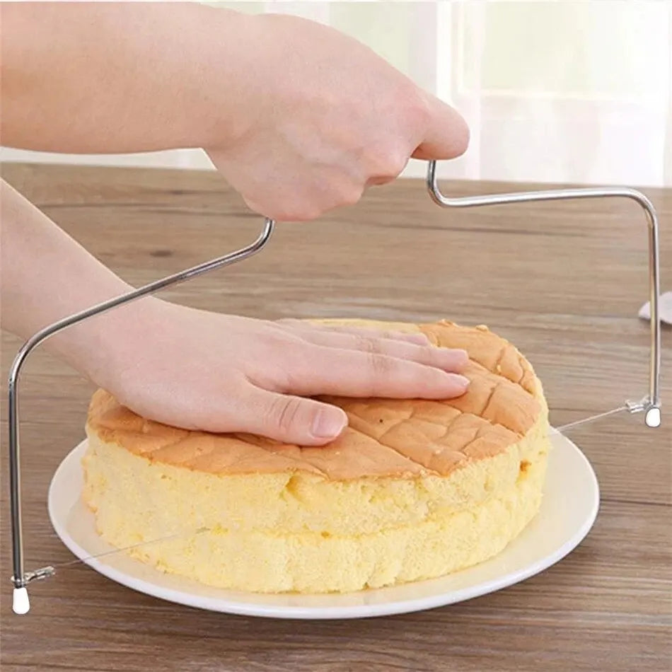 Cortador y nivelador ajustable para pasteles.